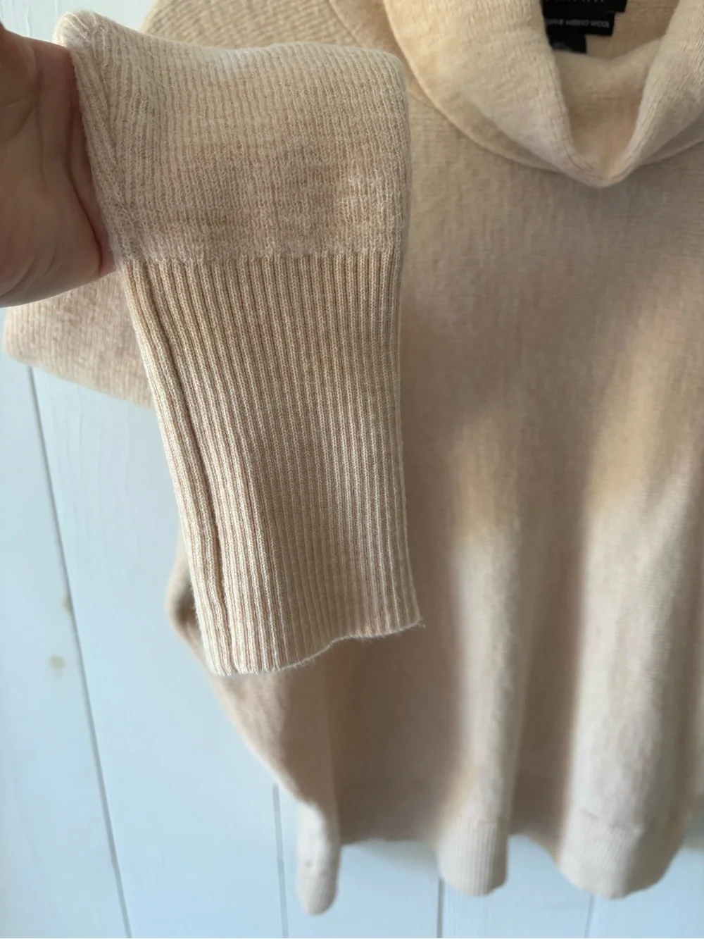 Tahari Extra Fine Merino Wool Oatmeal Turtleneck Sweater Size Large - Picture 4 of 10